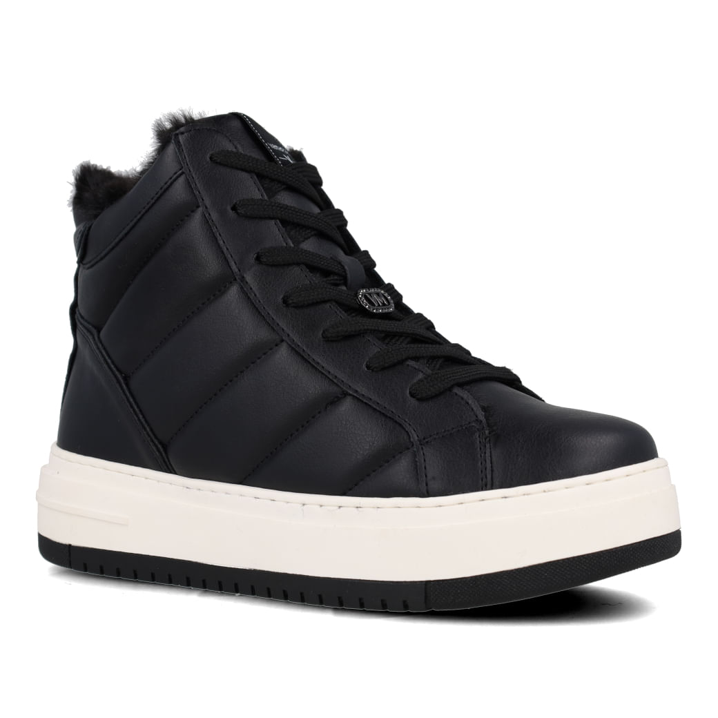 Tênis Via Marte Cano Alto Preto Feminino em vista lateral com foco no ajuste e conforto